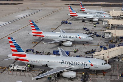 American Airlines Grounds All U.S. Flights Due to Technical Issue, Causes Holiday Delays