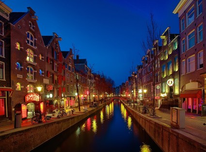 AMS: Amsterdam’s ‘Stay Away’ Campaign: Tough Love or Tourism Backfire?