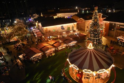 ATH: Christmas in Athens – Where Byzantine Magic Meets Metropolitan Merriment