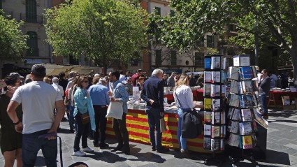 BCN: Sant Jordi Day – When Barcelona Bleeds Roses and Books