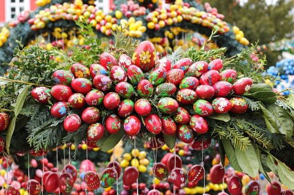 BER: Berlin's Easter Explosion – Gendarmenmarkt Becomes a Spring Wonderland