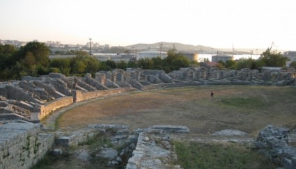 SPU: Gladiator Graffiti Comes Alive in Salona's Moonlight