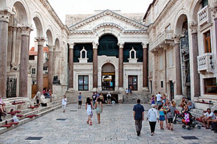 SPU: Happy 1,700th Deathday, Diocletian - Split Throws a Roman Rager