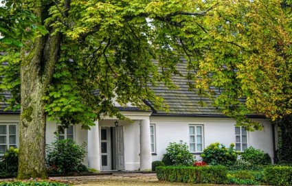 WAW: Chopin Concerts at Żelazowa Wola - Where Piano Notes Dance With Fireflies