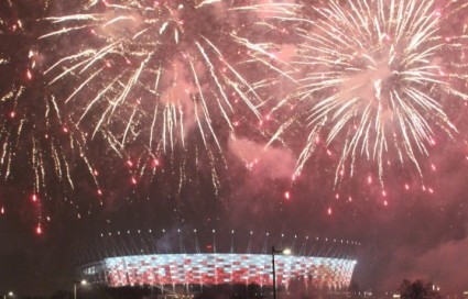WAW: Warsaw's New Year's Eve - A Fireworks Finale Over the Vistula
