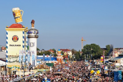 MUC: Oktoberfest 2024 - Where Munich's Heart Beats in Maßkrüge and Lederhosen
