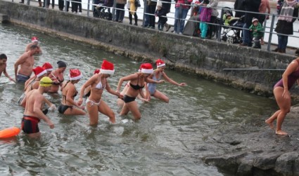 ZRH: Samichlaus Swim - Zurich's Chilliest Christmas Tradition