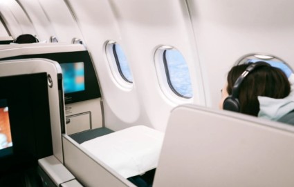 Qantas Points & Status Credits on Emirates Flights: The Ultimate Guide