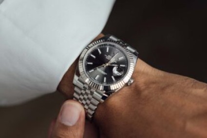 The Connoisseur's Guide to 2023 Luxury Watch Trends